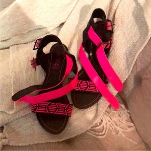🌸NEW 🌸NEON 🌸PINK 🌸SANDALS🌸